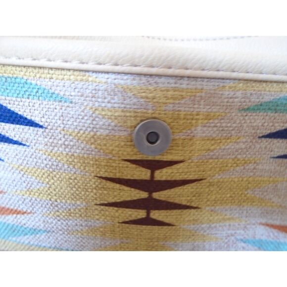 Wrangler Crossbody Purse Bag with Wrist Strap Southwestern Aztec NEW - Picture 6 of 7